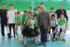 FUTSALHENDIN SUBCAMPEÓN TORNEO RECIBE EL TROFEO 16
