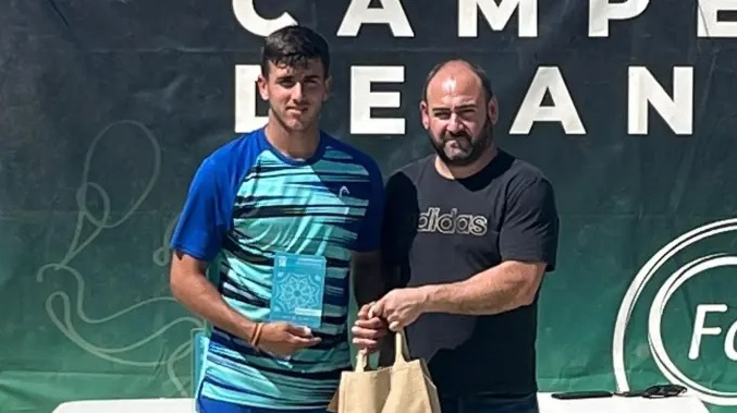 Tenista de Almuñécar Jordi Domenech Castillo subcampeón Andalucía Junior