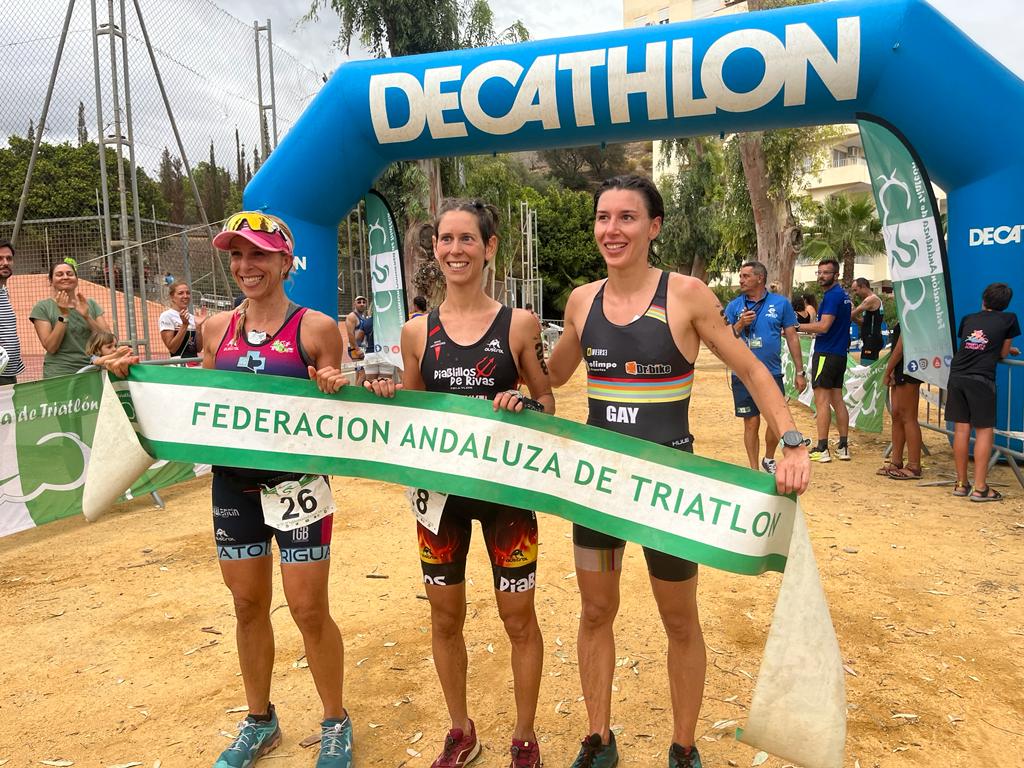 Podio femenino triatlón campeonato Andalucía 2023 Almuñécar