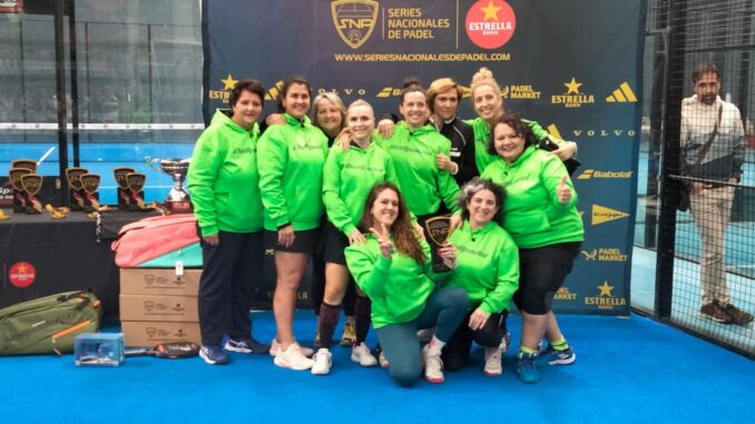 El equipo femenino Pádel Team Almuñécar campeón de Liga