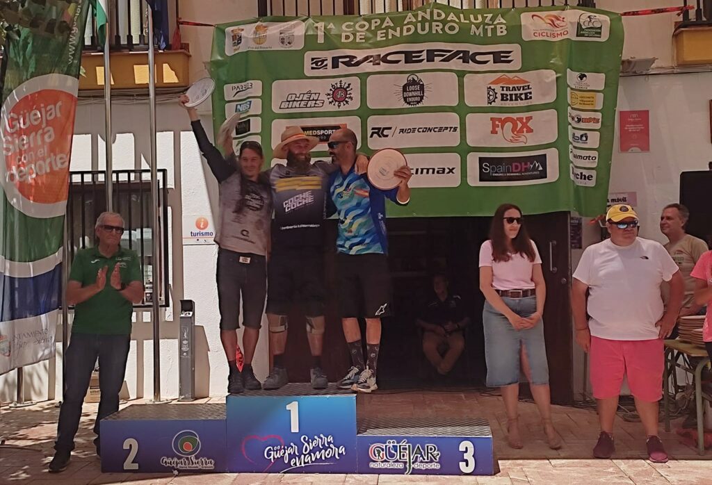 El piloto de La Herradura, Álvaro Eduardo García, consiguió el oro en Güejar Sierra Copa Andalucía BTT Enduro