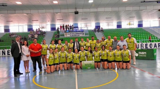 El Balonmano Roquetas se proclaman campeonas del CADEBA Infantil Femenino de Almuñécar