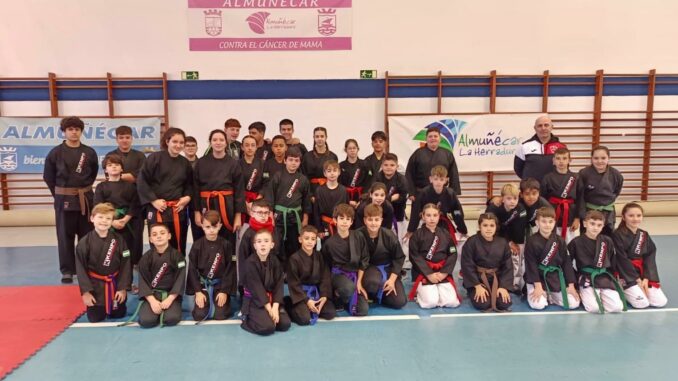 Almuñécar y La Herradura suman 50 metales en el Campeonato de Andalucía de Kenpo 2025