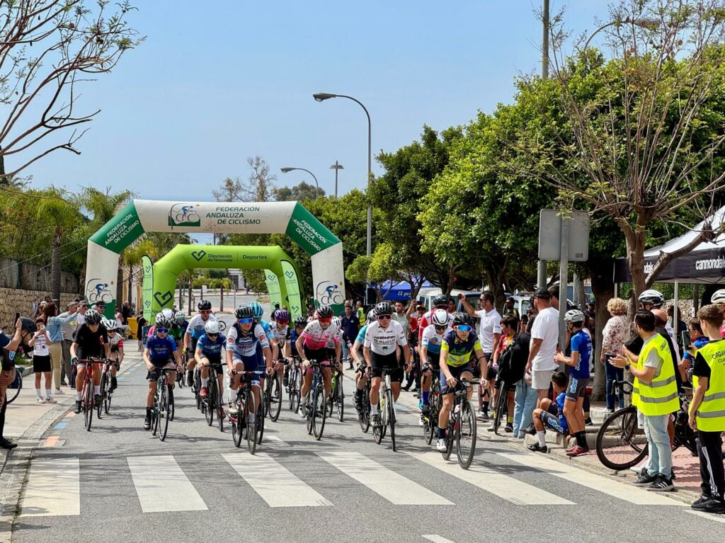 Éxito de participación en el XXXIII Memorial David González de Almuñécar con cerca de 150 ciclistas FOTO 2