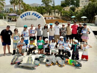 Almuñécar acoge con éxito la II Masterclass de Surfskate con el skater internacional Yojany Pérez
