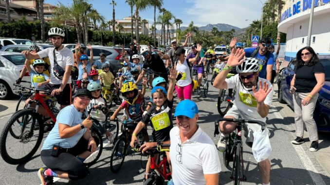 Almuñécar celebra la II Fiesta de la Bicicleta con una divertida jornada familiar y solidaria a beneficio de ASINAL Almuñécar celebra la II Fiesta de la Bicicleta con una divertida jornada familiar y solidaria a beneficio de ASINAL