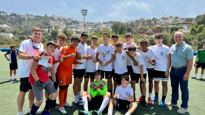 Los institutos Al-Ándalus y Puerta del Mar dominan en la jornada de fútbol del IV Trofeo Al-Munakkar de Almuñécar Los institutos Al-Ándalus y Puerta del Mar dominan en la jornada de fútbol del IV Trofeo Al-Munakkar de Almuñécar