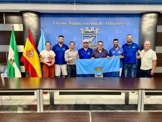 Miembros del Club con autoridades municipales