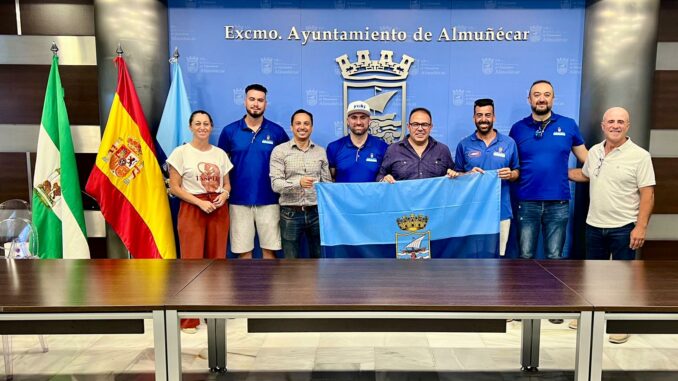 Miembros del Club con autoridades municipales Miembros del Club con autoridades municipales