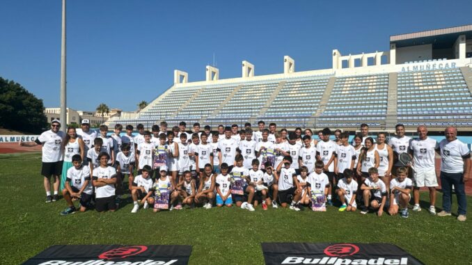 Almuñécar da la bienvenida a los más de 60 participantes del Campus de Verano de Pádel procedentes de toda España y Europa