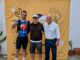 De izquierda a derecha, participante de Almuñécar, organizador de la Desertus Bikus y concejal de Deportes