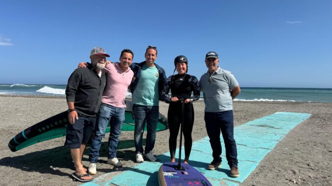 Autoridades dan la bienvenida a la deportista Nia Suardíaz en Almuñécar