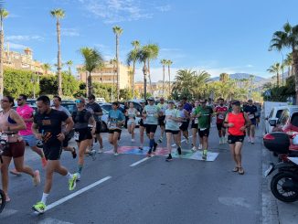 Atletas a su salida de la XXXVII Prueba de Fondo ‘Trópico de Europa’ Almuñécar 2026