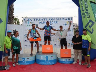Podio absoluto masculino Triatlón Cros Nazarí Almuñécar 2026